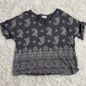 Maurice’s 24/7 Women’s Grey Patterned V Neck Short Sleeve Size Small